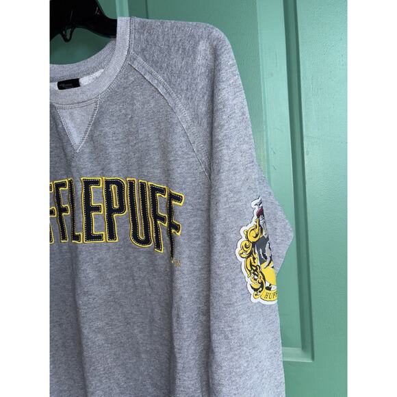 Harry Potter Small Hufflepuff Sweatshirt Universal studios - Picture 5 of 10